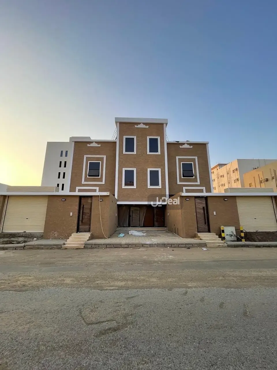 حي الرحاب بمدينة جيزان  مساحة الوحدة من الأرض 160 متر   وتختص من المنافع والأجزاء المشتركة بمساحة 6.17 متر