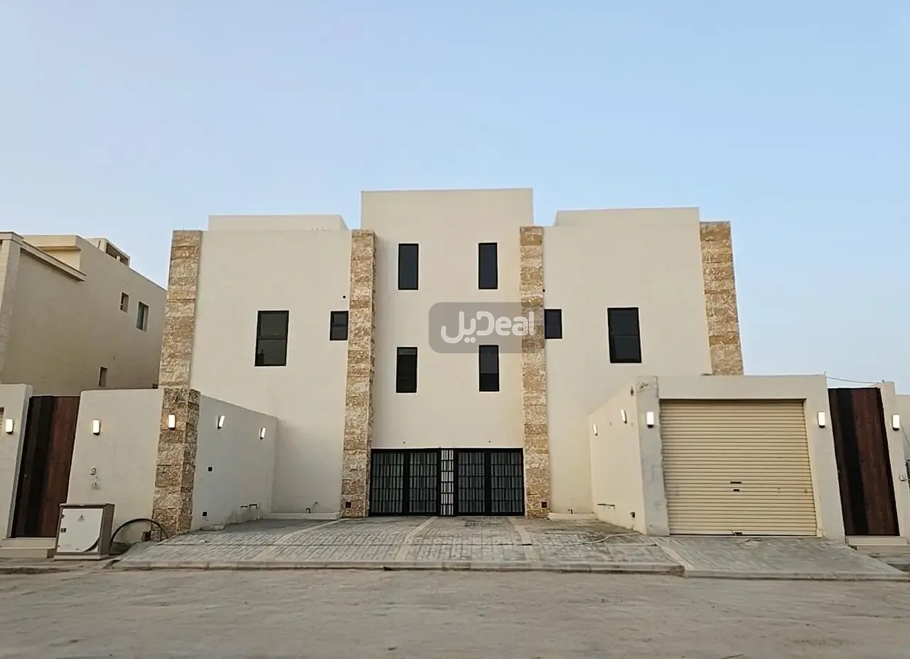 حي عكاظ بمدينة الرياض  مساحة الوحدة من الأرض 158.61 متر   وتختص من المنافع والأجزاء المشتركة بمساحة 52.67 متر