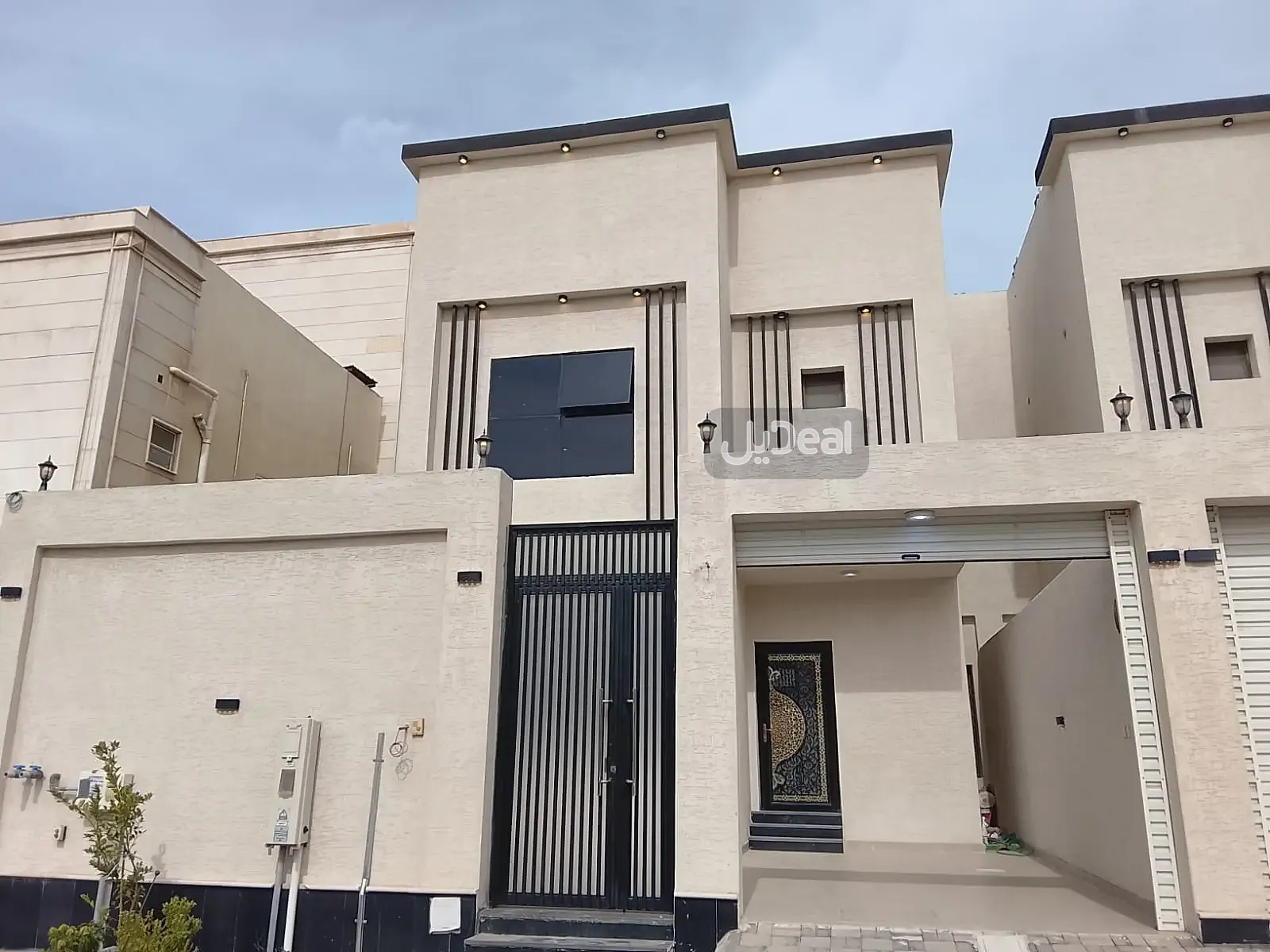 حي  ضاحية الملك فهد  بمدينة الدمام .