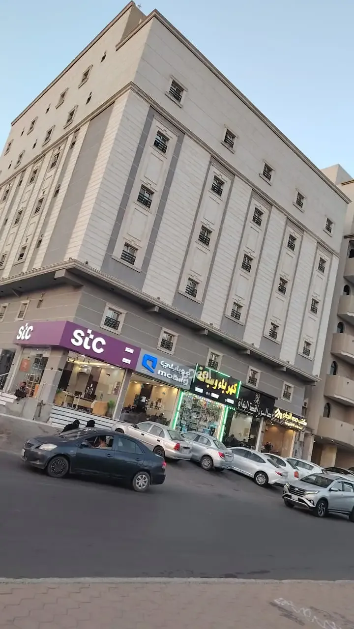 حي  مريخ  بمدينة جدة .