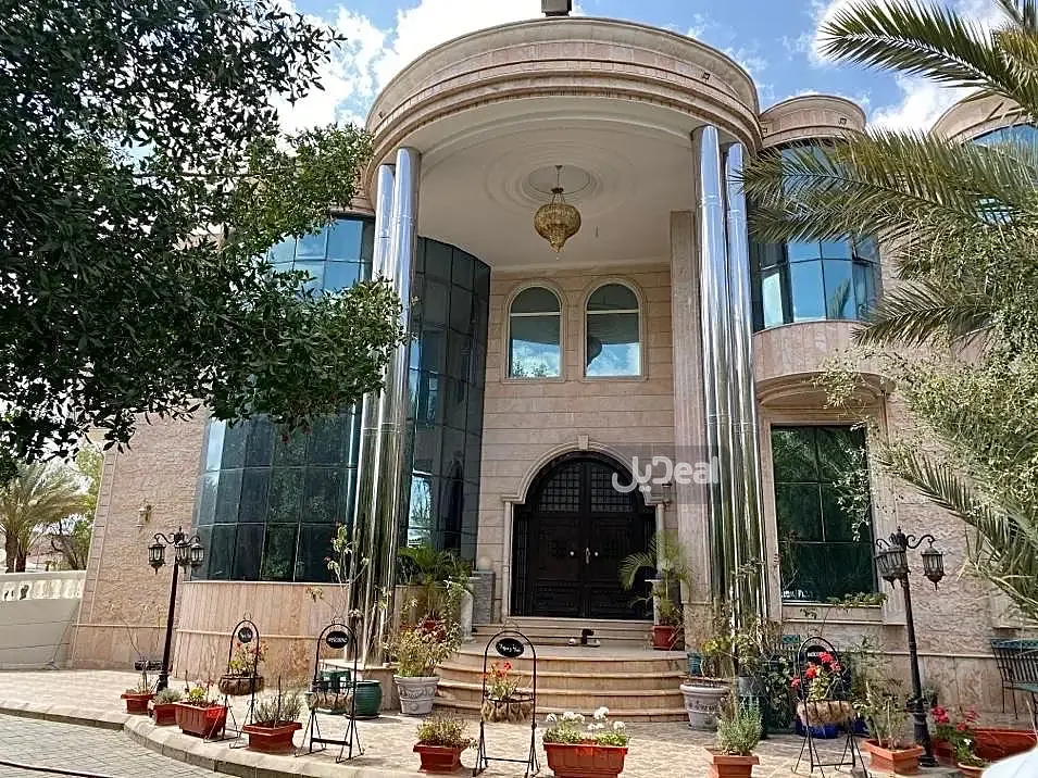 كامل المزرعة المحاطة من جميع الجهات بشبوك سلكية الواقعة فى الحوية حى مثمله ضواحى محافظة الطائف .