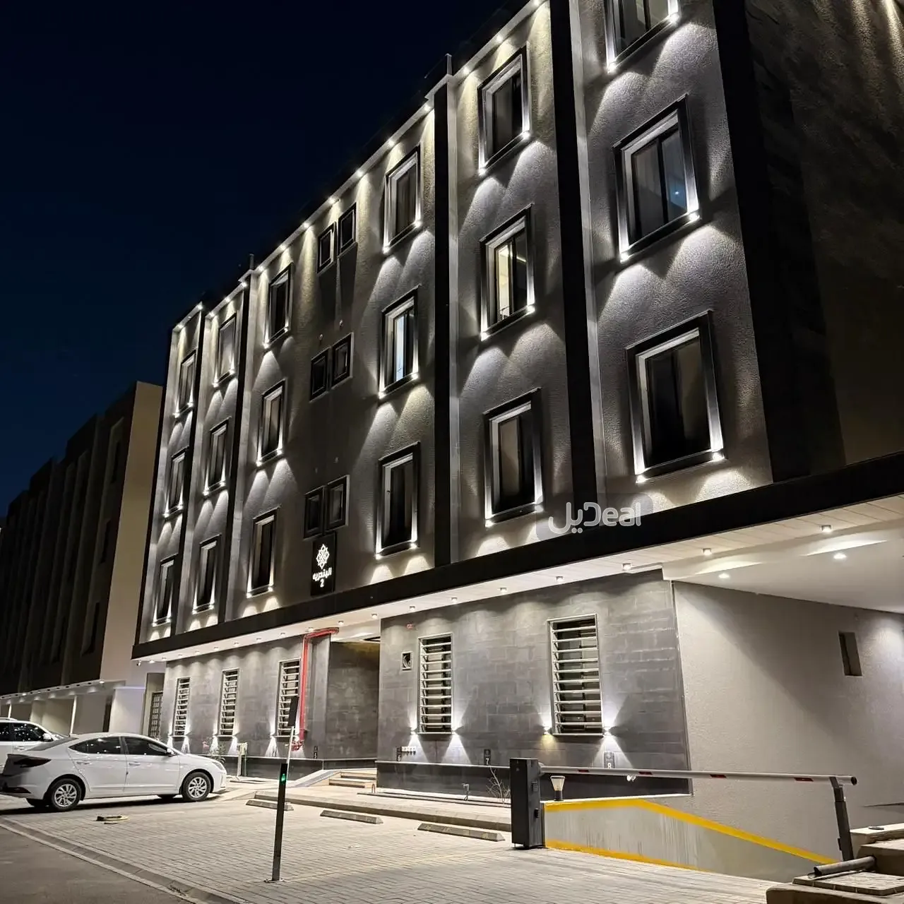 حي الرمال بمدينة الرياض  مساحة الوحدة من الأرض 83.39 متر   وتختص من المنافع والأجزاء المشتركة بمساحة 106.36 متر