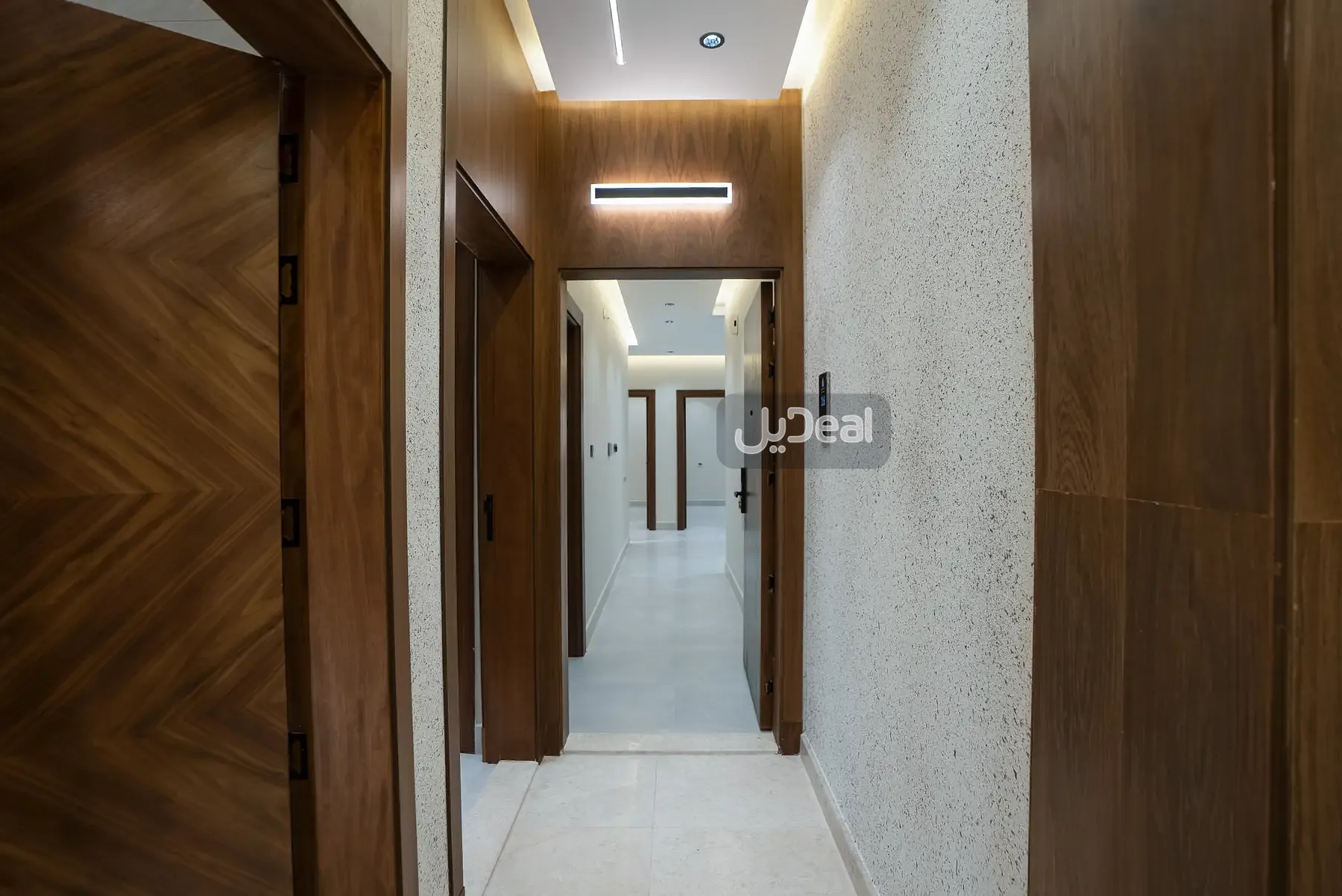 حي البوادى بمدينة جدة  مساحة الوحدة من الأرض 28.39 متر   وتختص من المنافع والأجزاء المشتركة بمساحة 60.53 متر