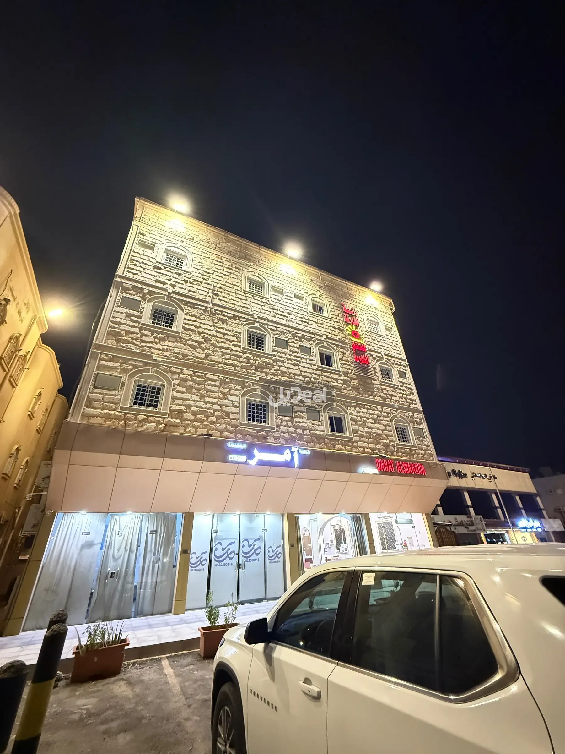 فندق للبيع