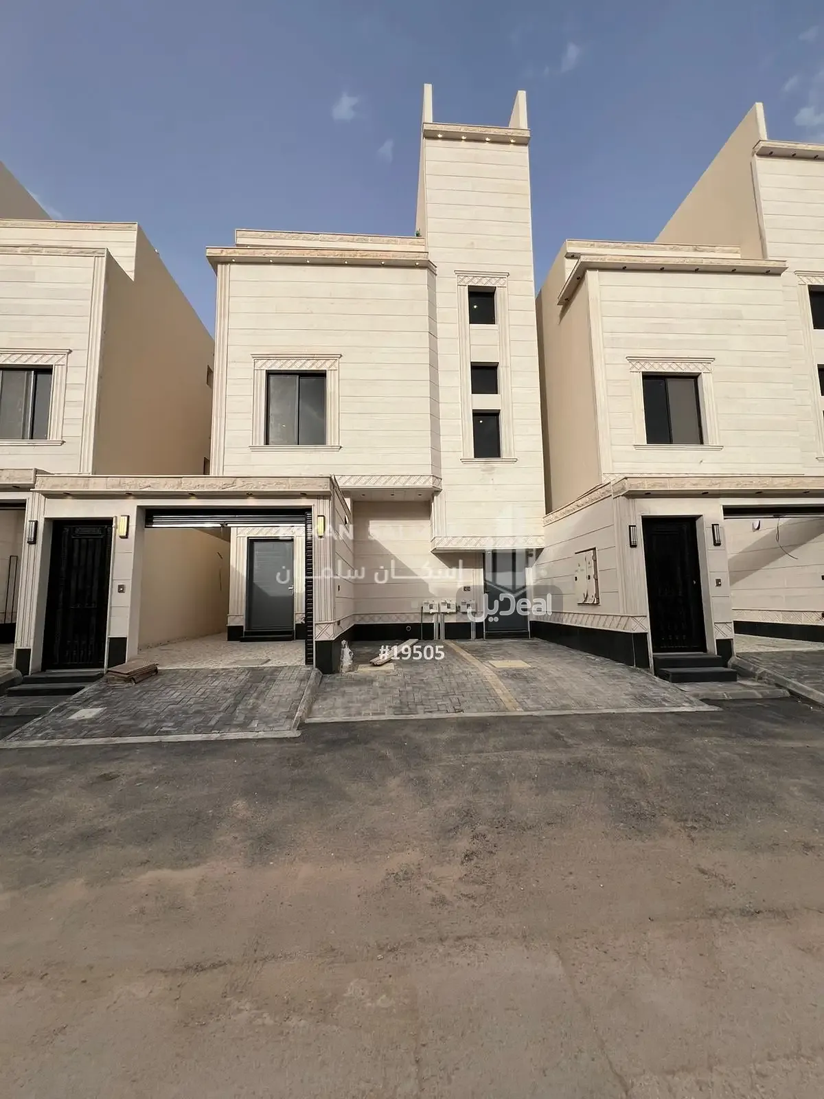 حي القادسية بمدينة الرياض  مساحة الوحدة من الأرض 118.32 متر   وتختص من المنافع والأجزاء المشتركة بمساحة 75.89 متر