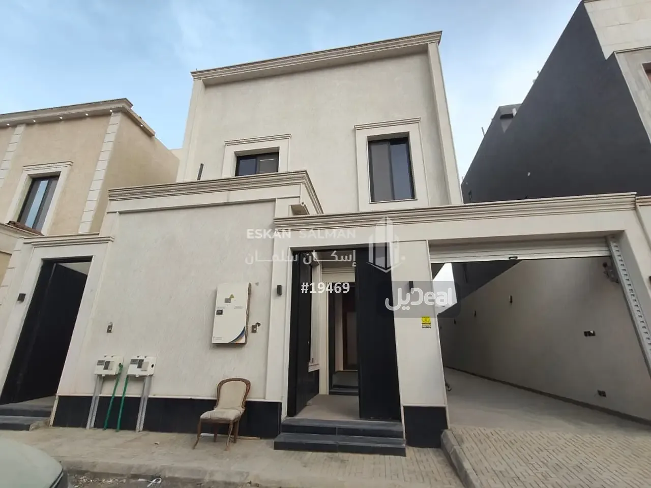 حي الندوة بمدينة الرياض  مساحة الوحدة من الأرض 211.18 متر   وتختص من المنافع والأجزاء المشتركة بمساحة 77.76 متر