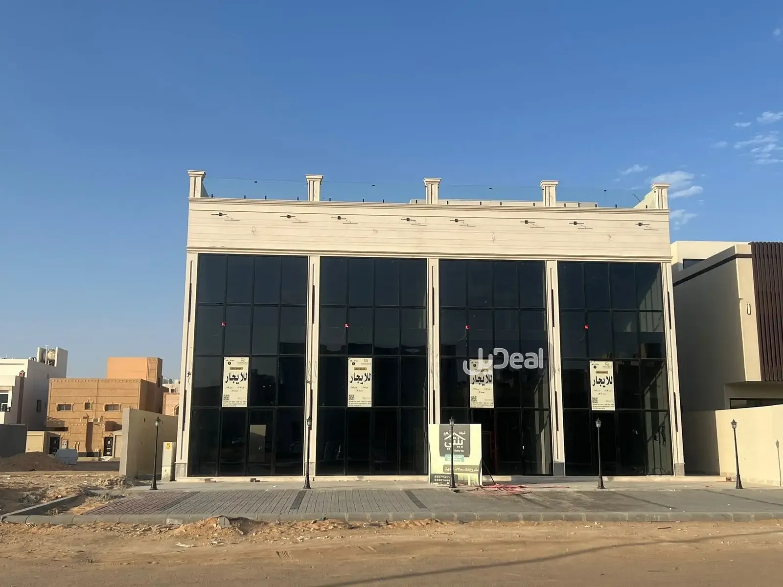مجمع للبيع
