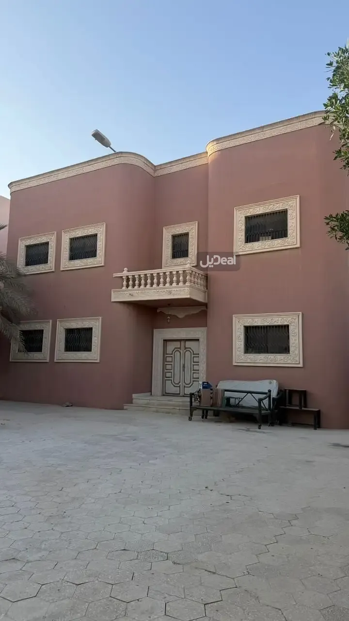 فيلا للبيع حي عرقه منطقة الرياض