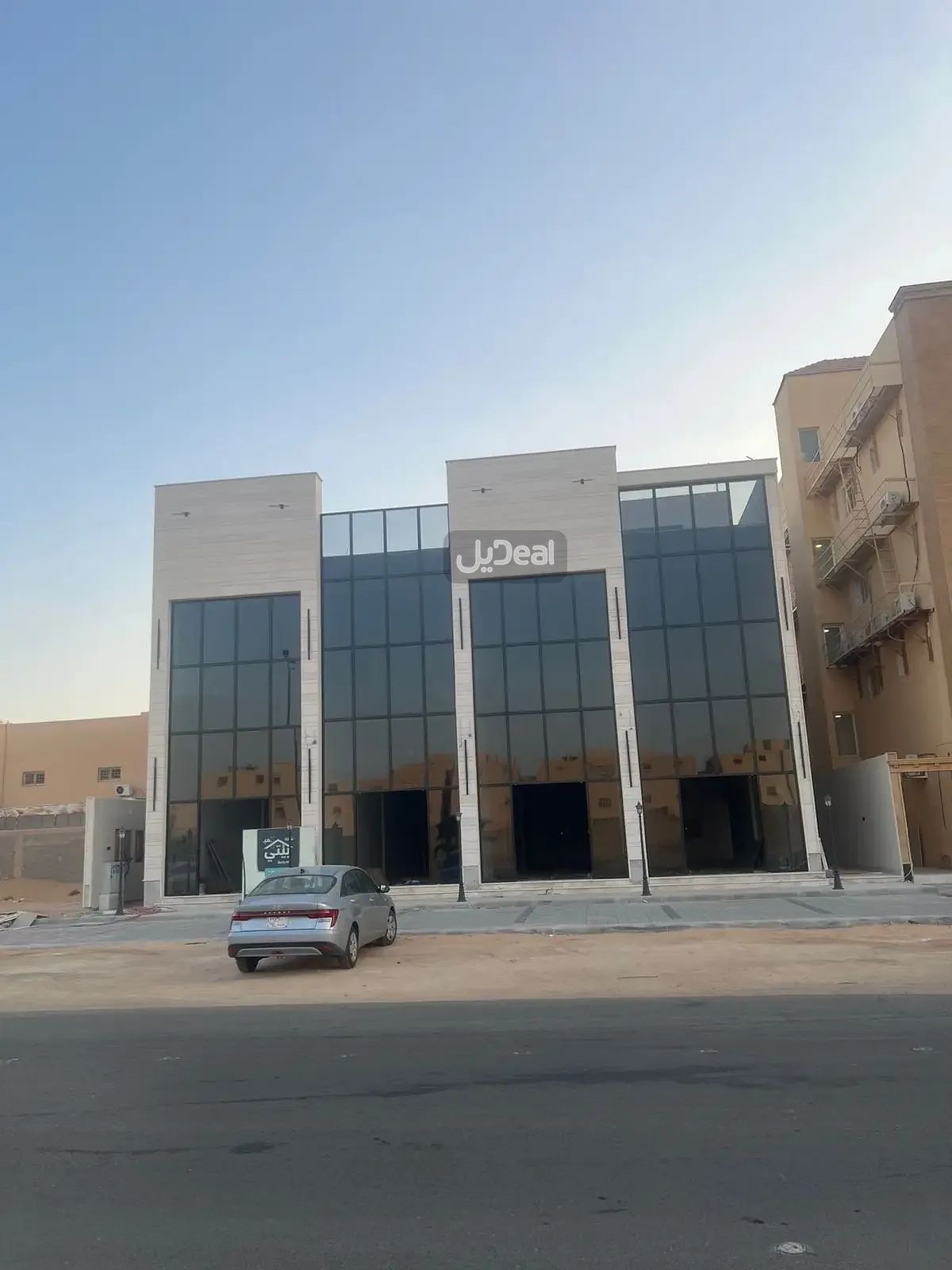 مجمع للبيع