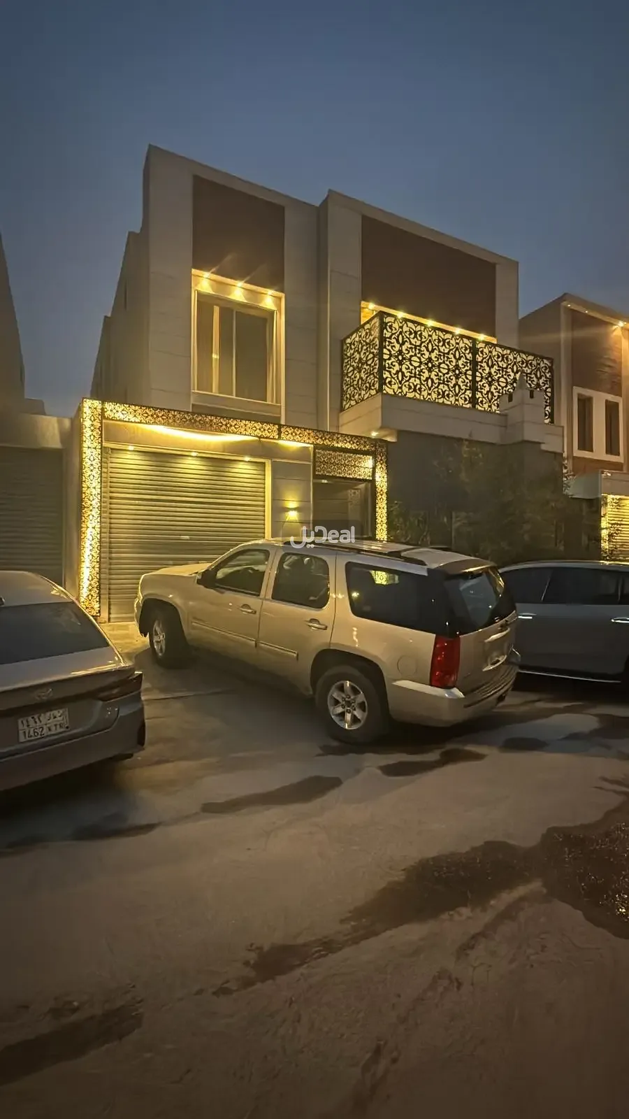 حي الرمال بمدينة الرياض  مساحة الوحدة من الأرض 251.5 متر   وتختص من المنافع والأجزاء المشتركة بمساحة 15.34 متر