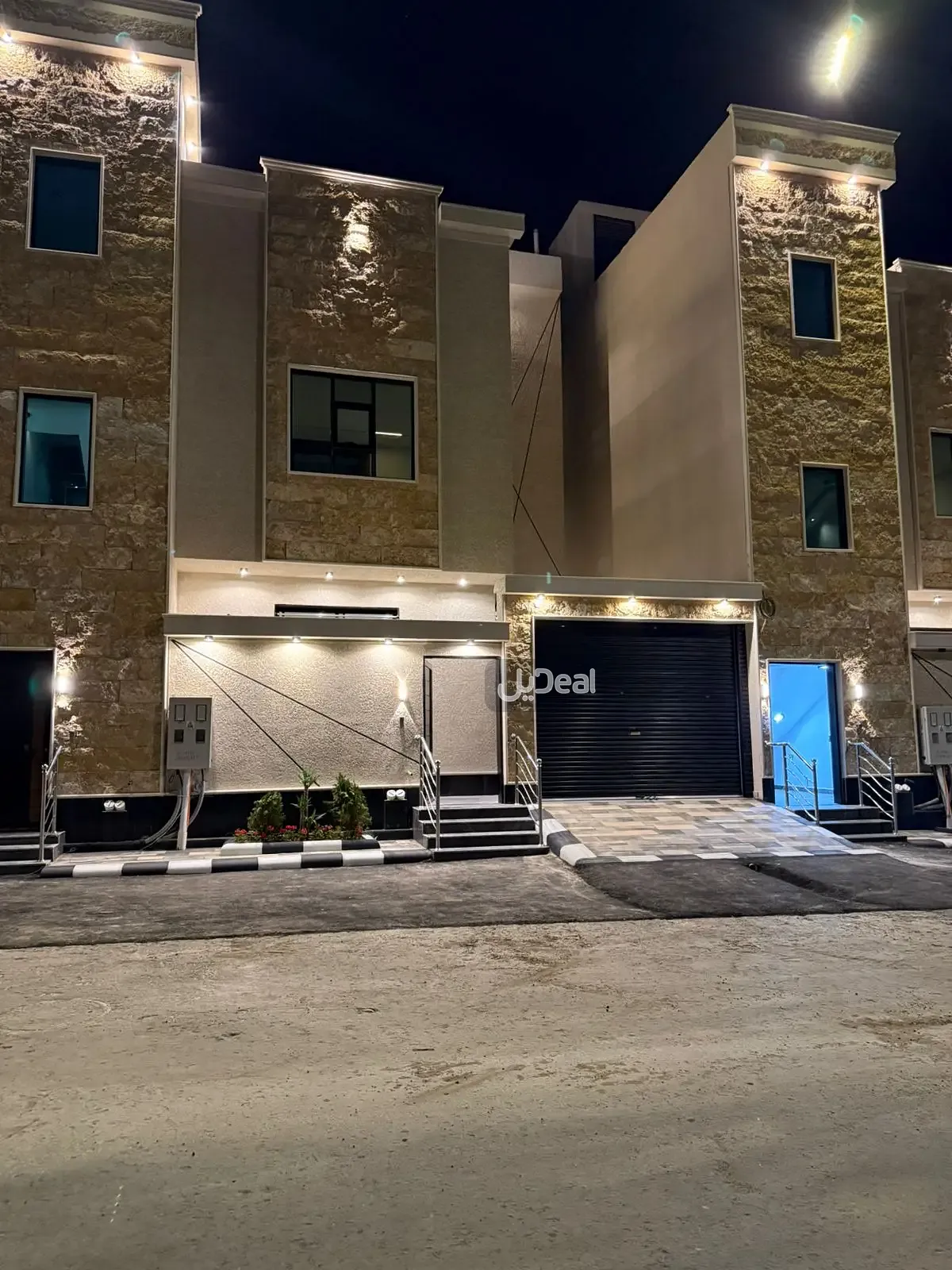 حي الغدير بمدينة مدينة سلطان  مساحة الوحدة من الأرض 207.65 متر   وتختص من المنافع والأجزاء المشتركة بمساحة 187.97 متر