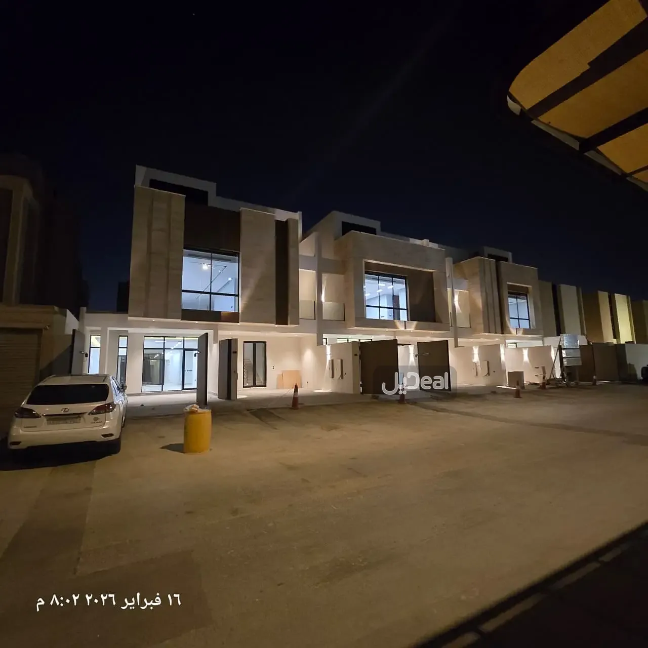 حي الياسمين بمدينة الرياض  مساحة الوحدة من الأرض 70.09 متر   وتختص من المنافع والأجزاء المشتركة بمساحة 42.24 متر
