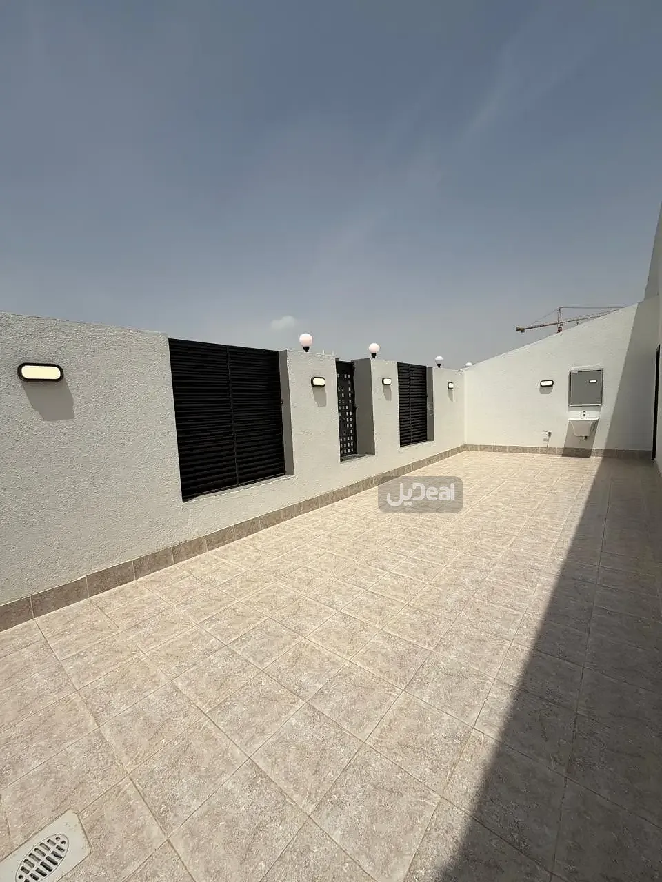 حي المروة بمدينة جدة  مساحة الوحدة من الأرض 63.44 متر   وتختص من المنافع والأجزاء المشتركة بمساحة 131.19 متر