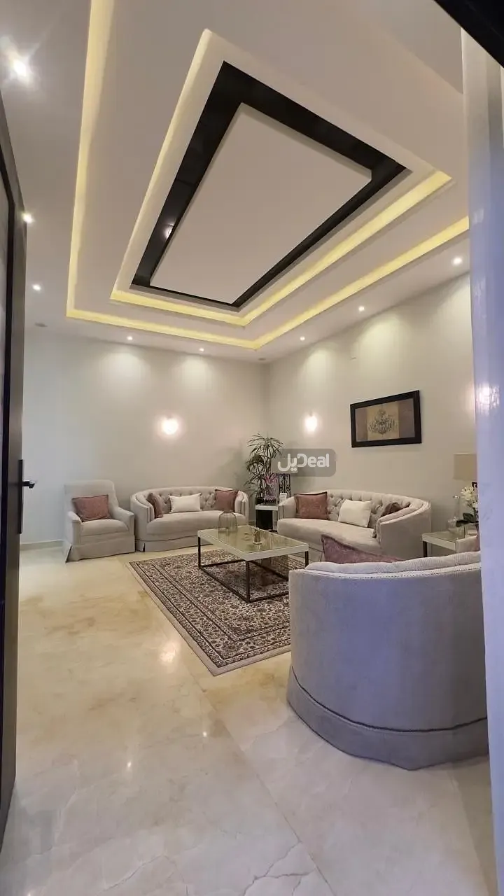 حي  الملقا  بمدينة الرياض .