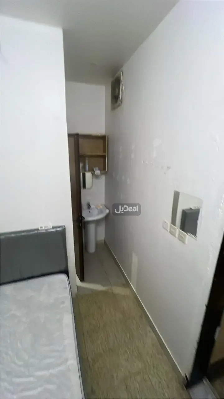 حي الحزم بمدينة الرياض  مساحة الوحدة من الأرض 333.61 متر   وتختص من المنافع والأجزاء المشتركة بمساحة 214.41 متر