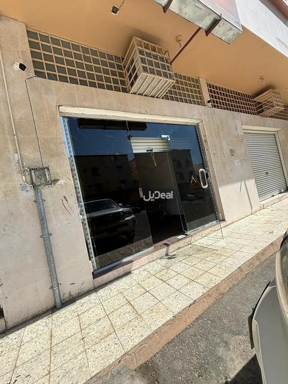 معرض للإيجار