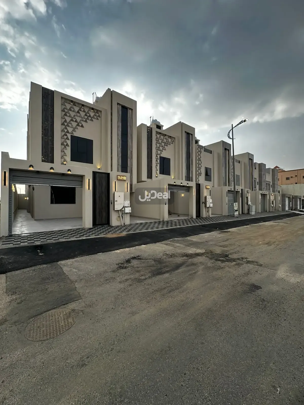 حي العزيزية محافظة احد رفيده  مساحة الوحدة من الأرض 135.37 متر   وتختص من المنافع والأجزاء المشتركة بمساحة 66.75 متر