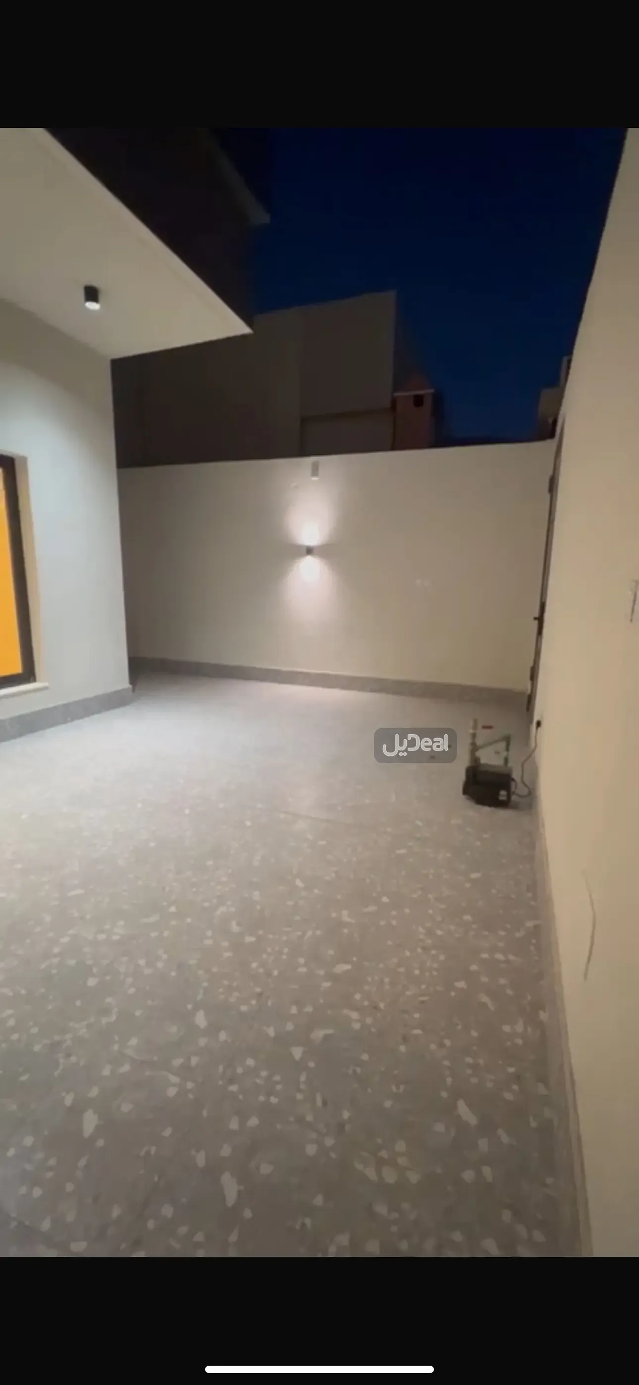 حي البوادى بمدينة تبوك  مساحة الوحدة من الأرض 120.75 متر   وتختص من المنافع والأجزاء المشتركة بمساحة 7.18 متر