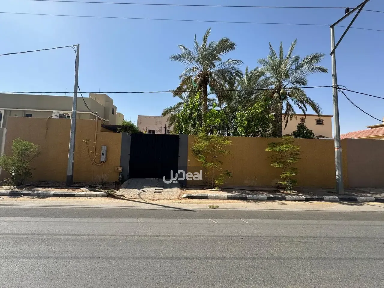 للوحدة العقارية رقم 46061412506586 لقطعة الارض رقم 33 من المخطط رقم 310 بمحافظة حريملاء .