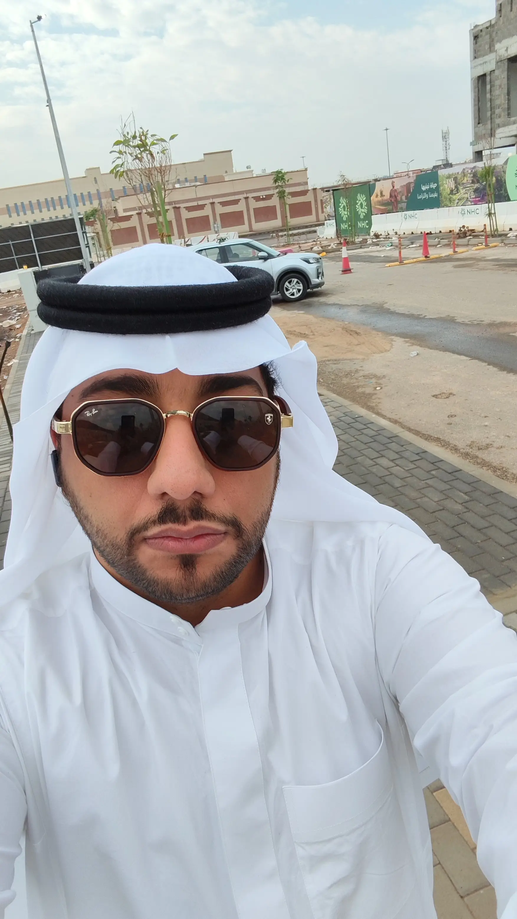 الوسيط العقاري : حسام محمد المحضار