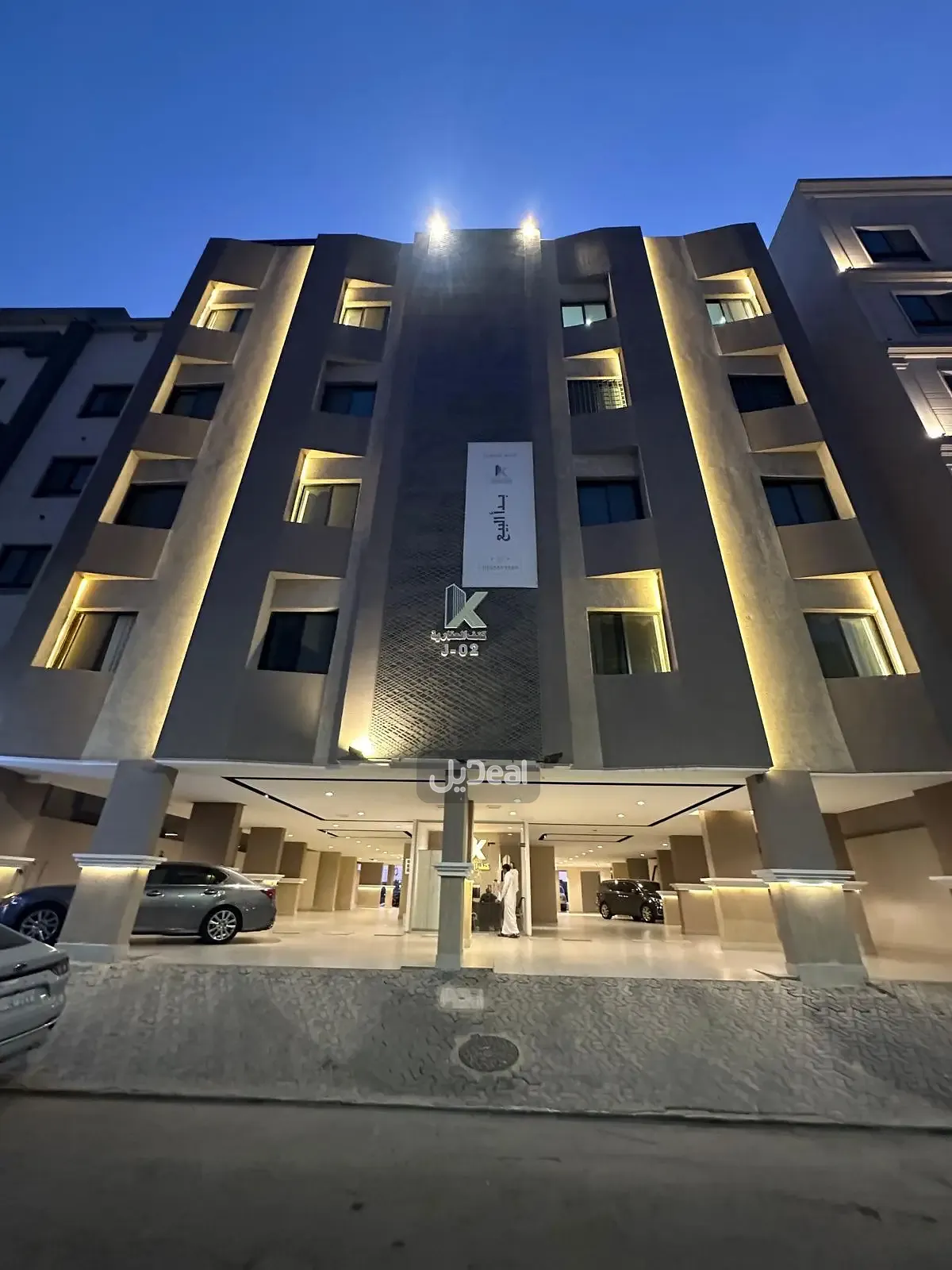 حي المنار بمدينة جدة  مساحة الوحدة من الأرض 43.99 متر   وتختص من المنافع والأجزاء المشتركة بمساحة 88.7 متر