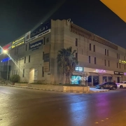 مجمع للإيجار