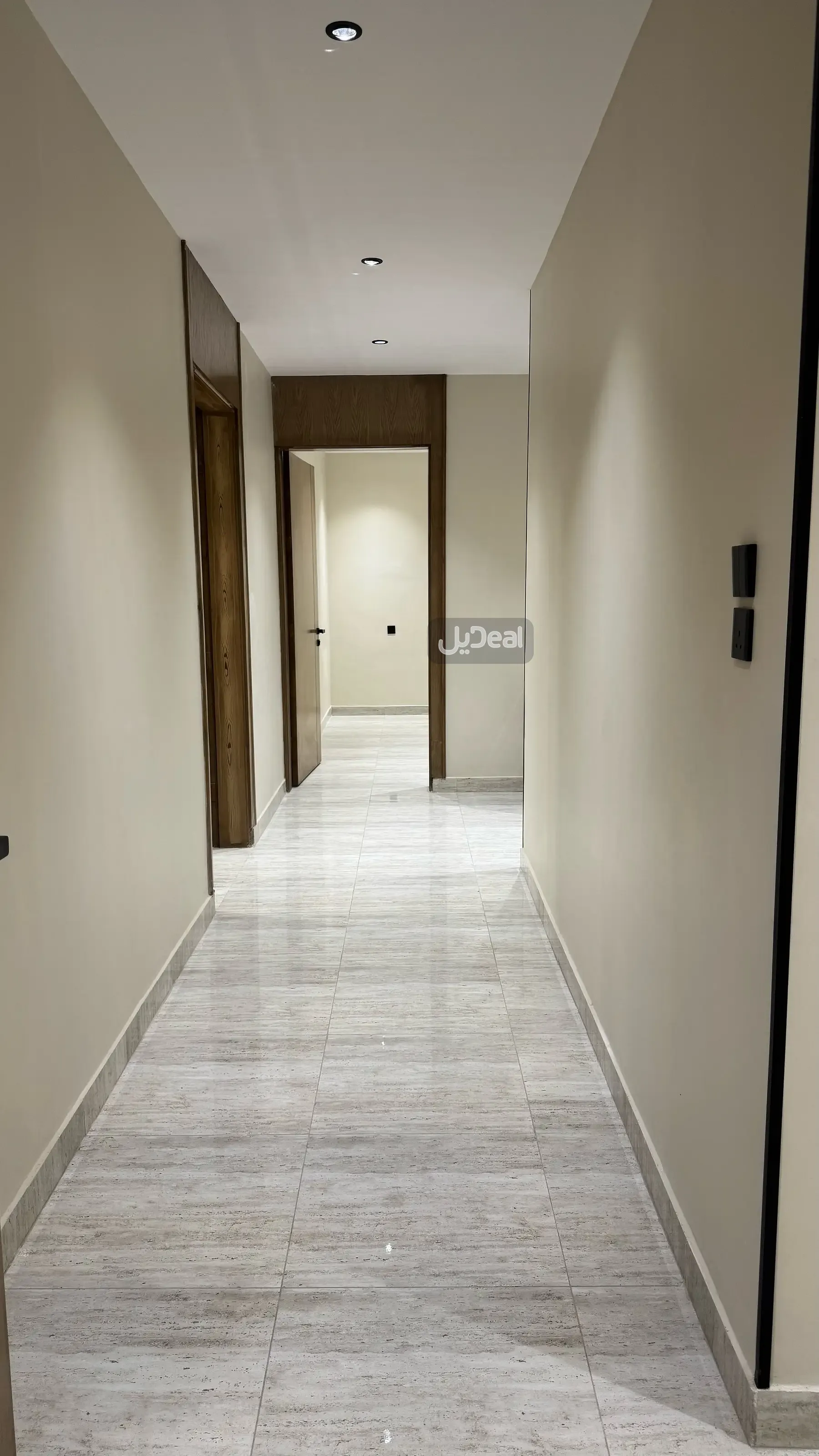 حي الكدى محافظة الطائف  مساحة الوحدة من الأرض 103.79 متر   وتختص من المنافع والأجزاء المشتركة بمساحة 43.91 متر