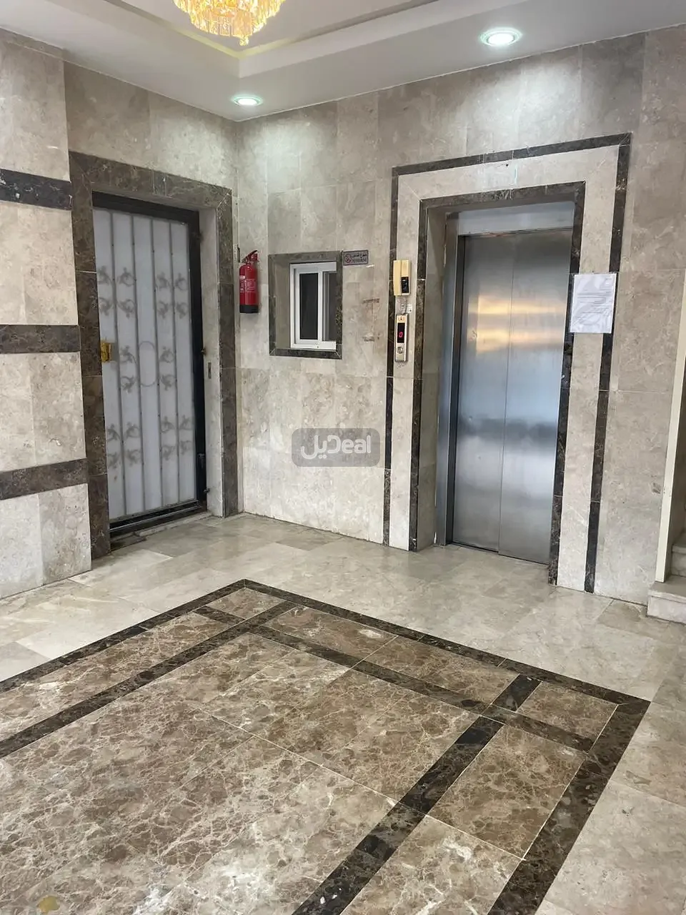 حي السلامة بمدينة جدة  مساحة الوحدة من الأرض 64.3 متر   وتختص من المنافع والأجزاء المشتركة بمساحة 113.23 متر