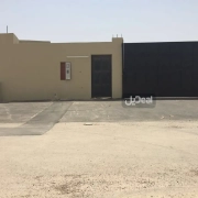 مستودع للبيع