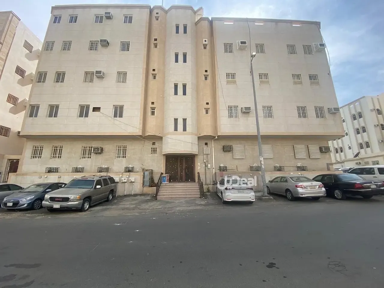 الشقة رقم 7 فى الدور الرابع من العمارة المقامه على قطعة الارض رقم 194 من المخطط رقم 306 / س/ 1415هـ الواقع فى حى القيم محافظة الطائف . وتختص من الأرض بنسبة 32.07 %