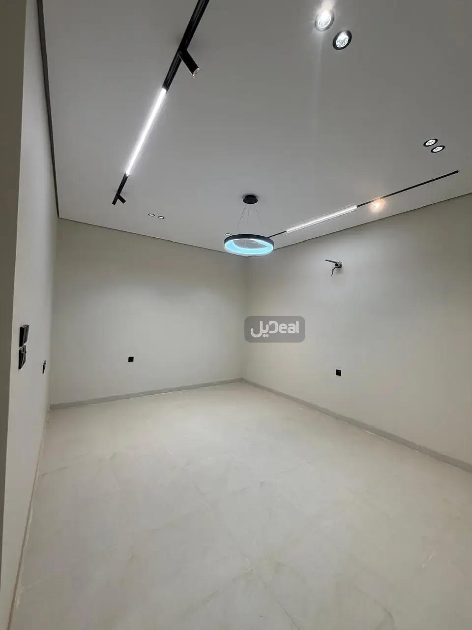 حي اليرموك بمدينة تبوك  مساحة الوحدة من الأرض 82.44 متر   وتختص من المنافع والأجزاء المشتركة بمساحة 78.27 متر