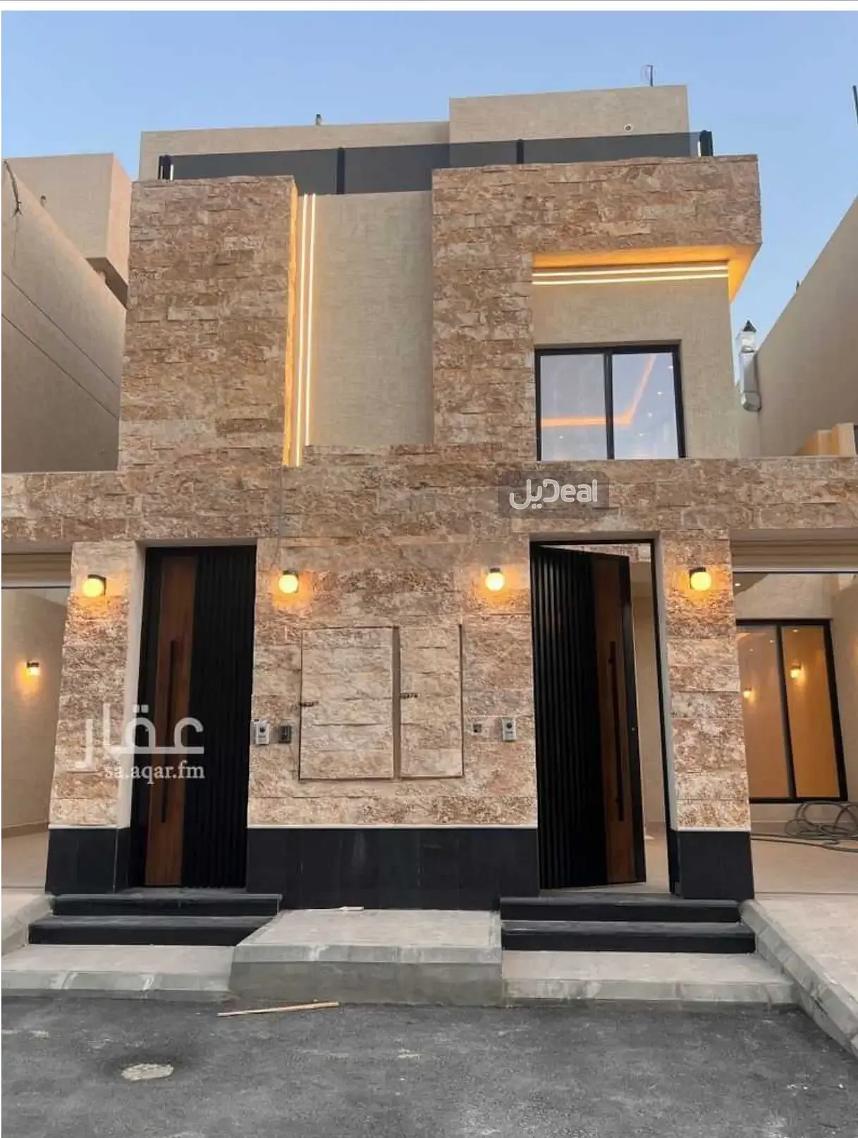 حي الفاروق بمدينة الرياض  مساحة الوحدة من الأرض 128.34 متر   وتختص من المنافع والأجزاء المشتركة بمساحة 89.04 متر