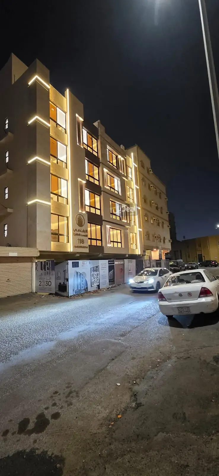 حي البوادى بمدينة جدة  مساحة الوحدة من الأرض 37.1 متر   وتختص من المنافع والأجزاء المشتركة بمساحة 79.1 متر