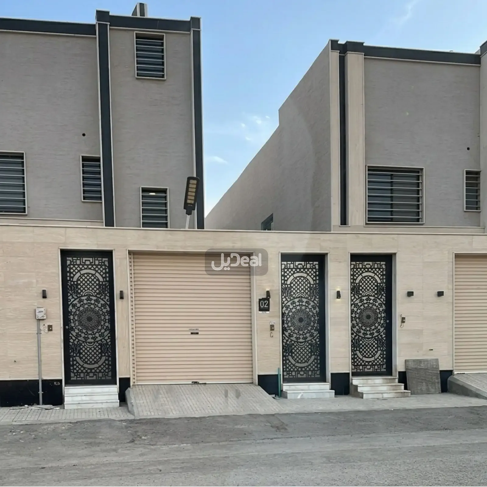 حي بدر بمدينة الرياض  مساحة الوحدة من الأرض 158.13 متر   وتختص من المنافع والأجزاء المشتركة بمساحة 8.62 متر