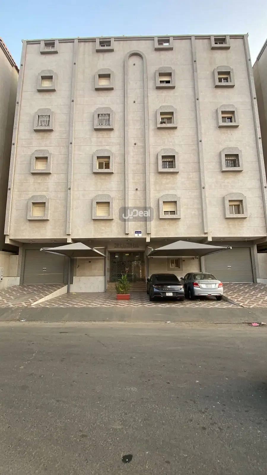 حي النخيل 2 بمدينة مكة المكرمة  مساحة الوحدة من الأرض 63.3 متر   وتختص من المنافع والأجزاء المشتركة بمساحة 122.96 متر