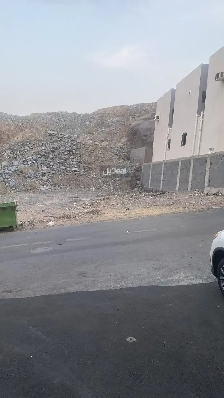 ارض للبيع