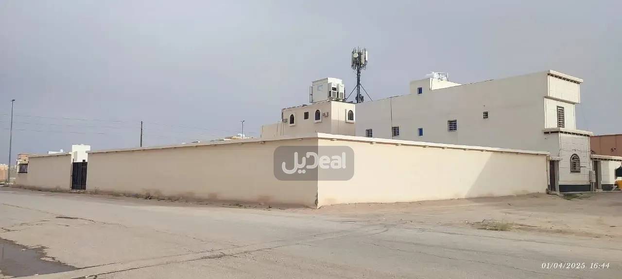 ارض للبيع