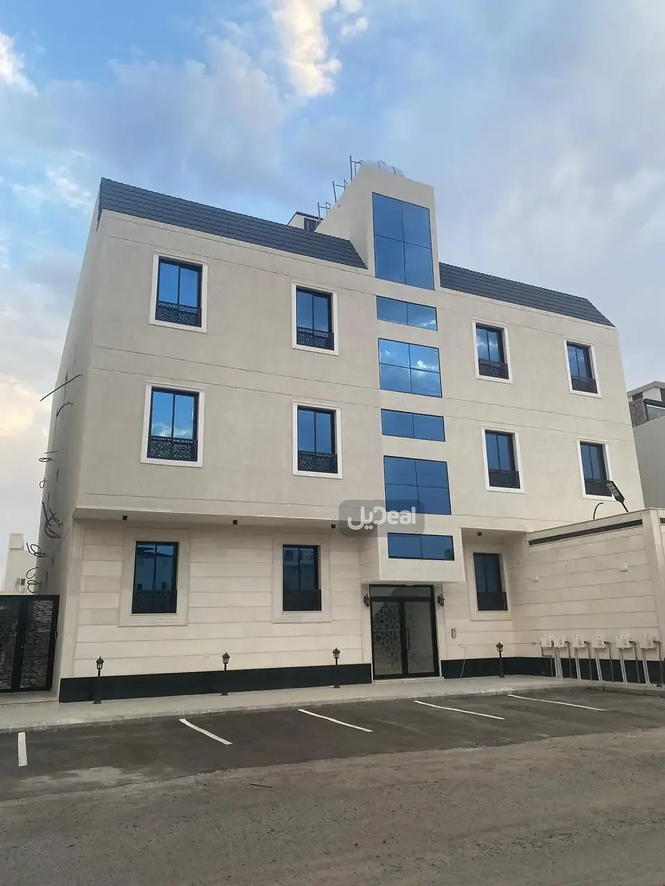 حي حى المبعوث بمدينة المدينة المنورة  مساحة الوحدة من الأرض 113.98 متر   وتختص من المنافع والأجزاء المشتركة بمساحة 46.4 متر