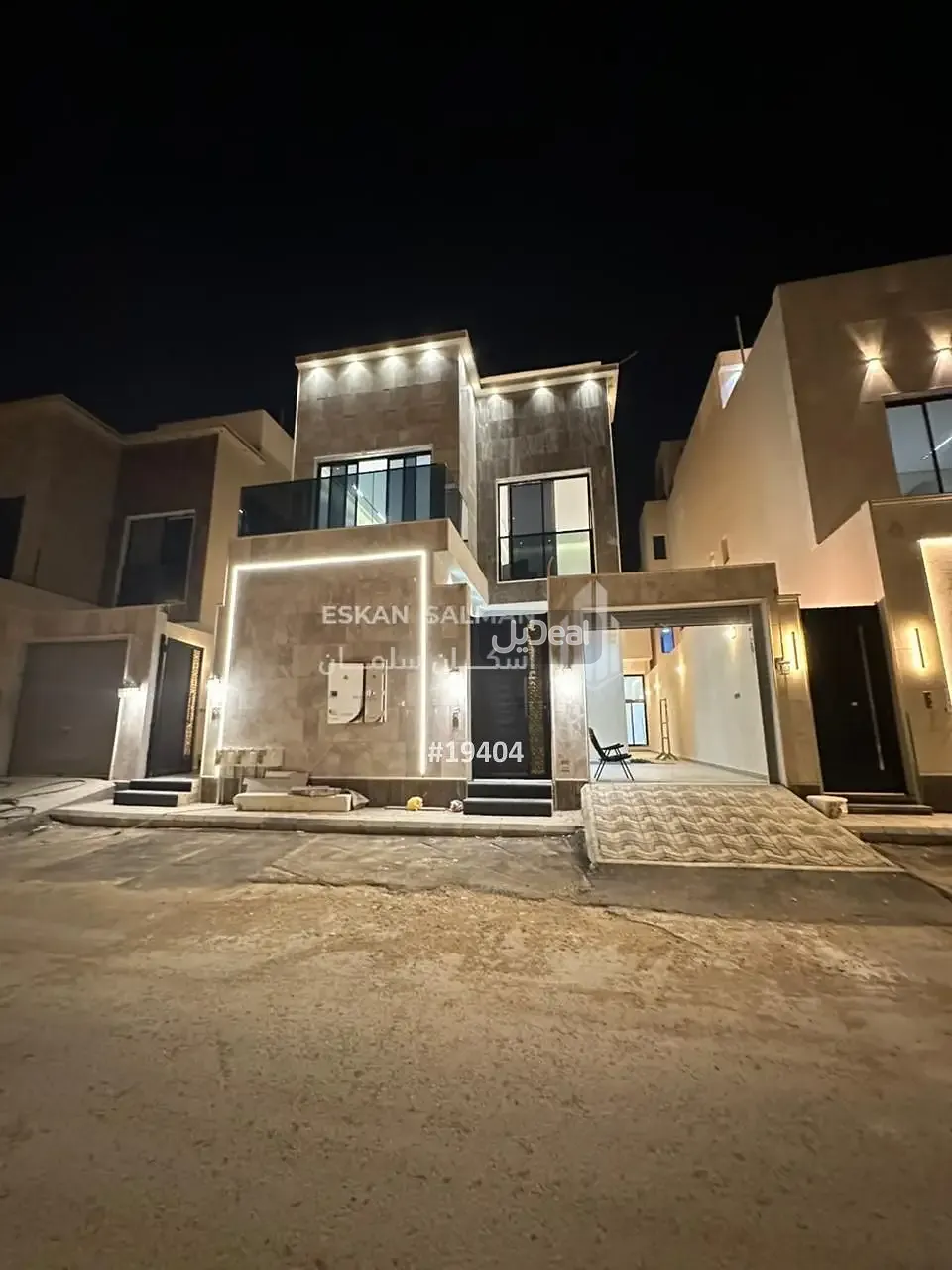 حي الجنادرية بمدينة الرياض  مساحة الوحدة من الأرض 134.36 متر   وتختص من المنافع والأجزاء المشتركة بمساحة 64.06 متر