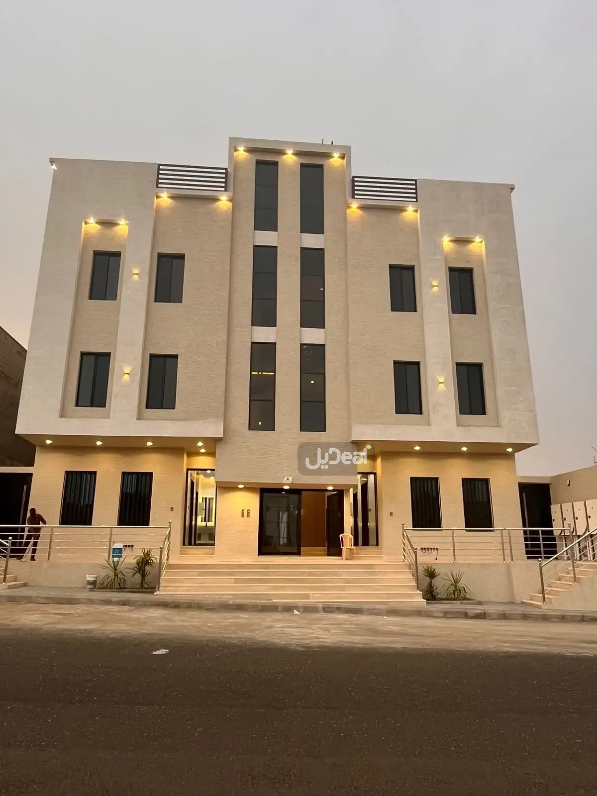 حي المحالة مدينة سلطان بمدينة ابها  مساحة الوحدة من الأرض 101.23 متر   وتختص من المنافع والأجزاء المشتركة بمساحة 38.79 متر