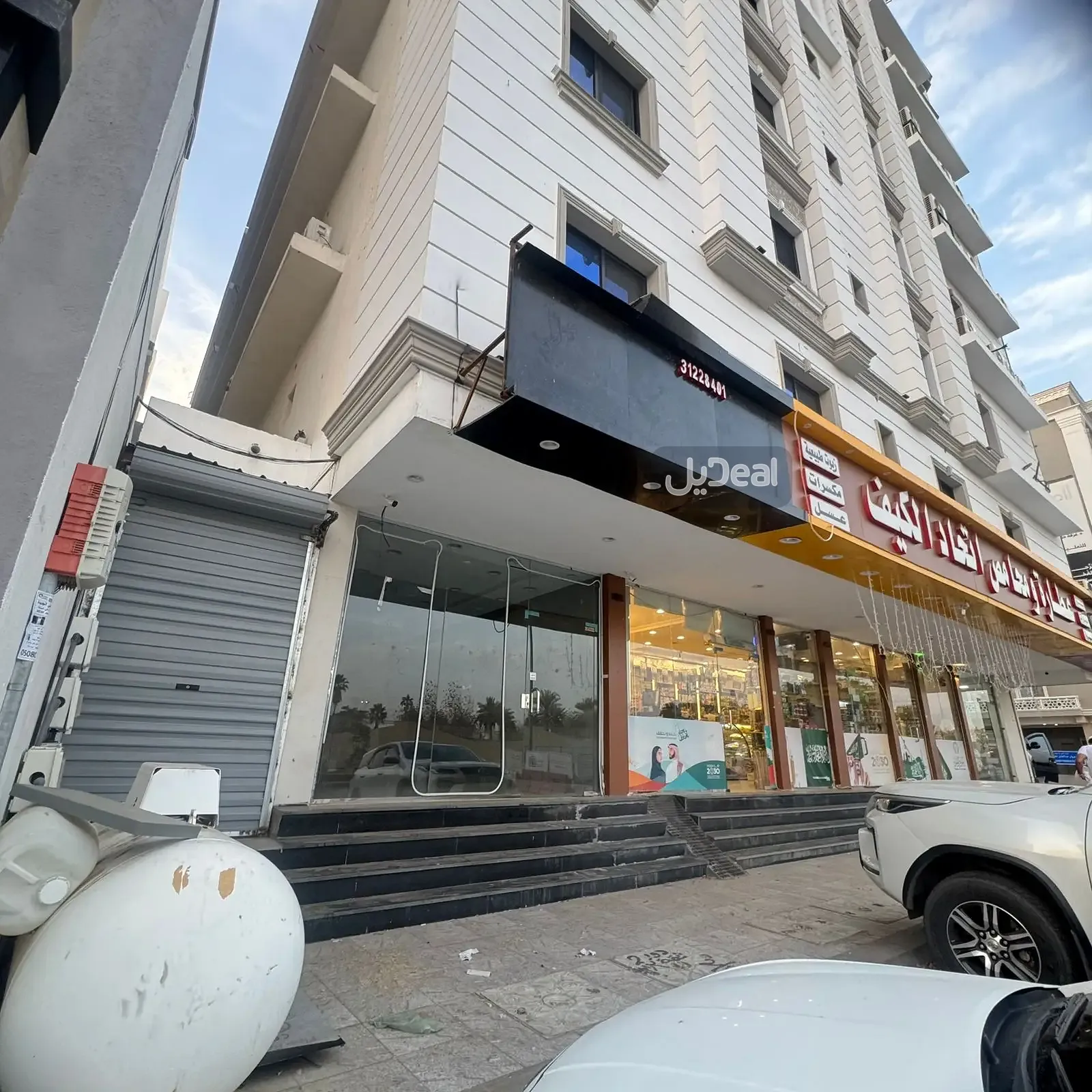 الوحدة التجارية رقم 5 / أ في الدور الارضى  المقام على الوحدة 2928 من    مساحة الوحدة من الأرض 5.07 متر   وتختص من المنافع والأجزاء المشتركة بمساحة 10.4 متر