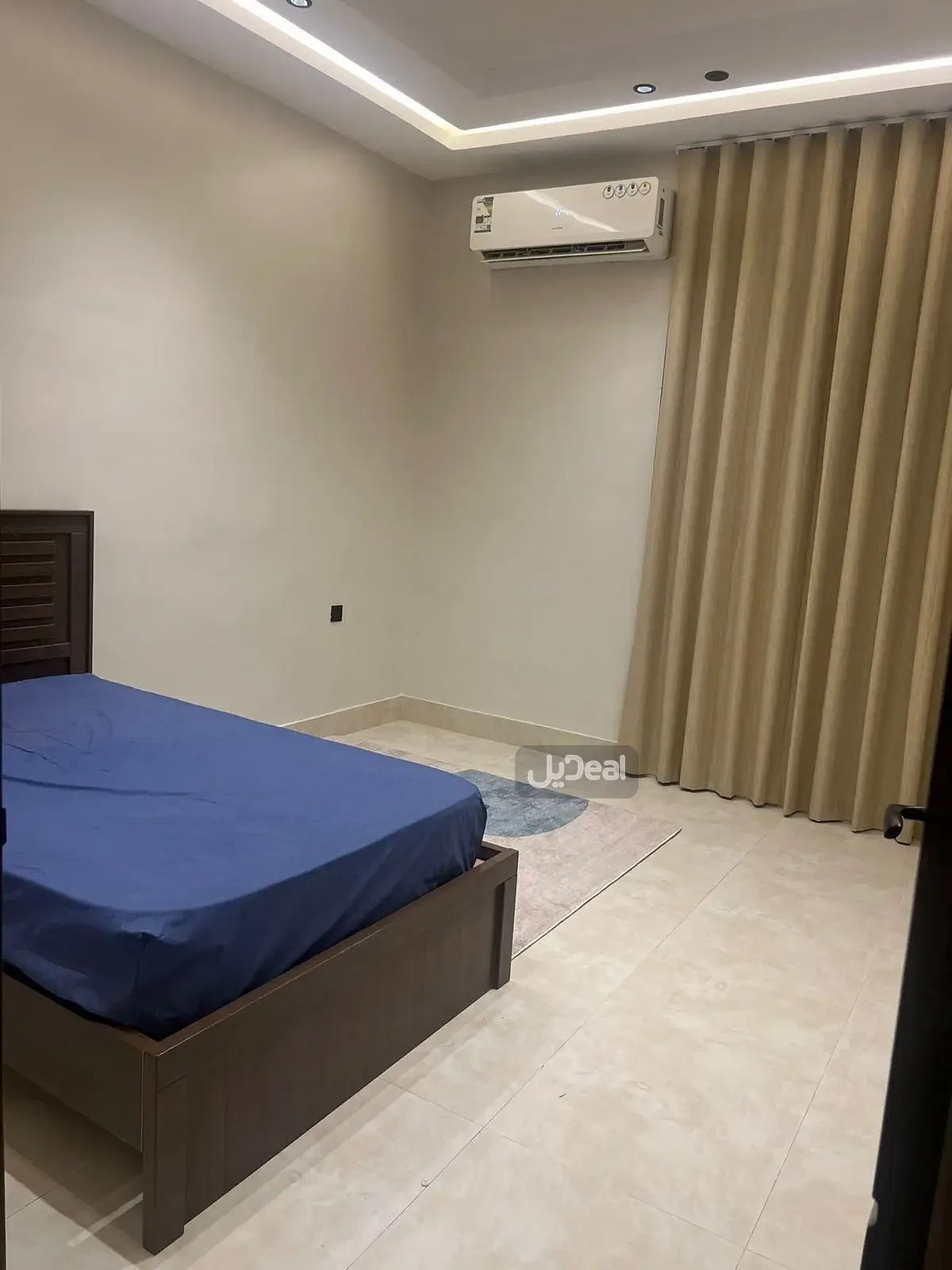 حي الشعلة  بمدينة الدمام  مساحة الوحدة من الأرض 43.06 متر   وتختص من المنافع والأجزاء المشتركة بمساحة 60.04 متر