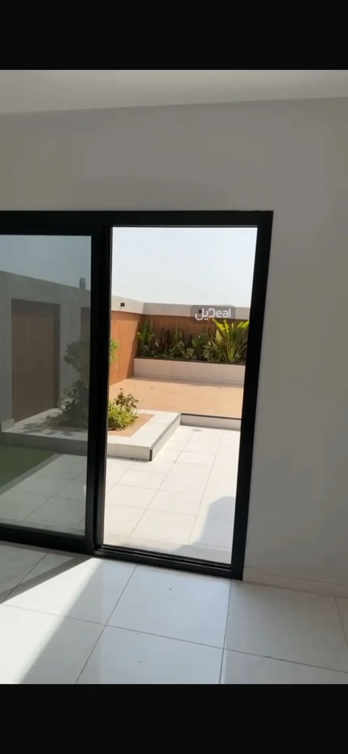 حي النزهة بمدينة جدة  مساحة الوحدة من الأرض 45.79 متر   وتختص من المنافع والأجزاء المشتركة بمساحة 61.7 متر