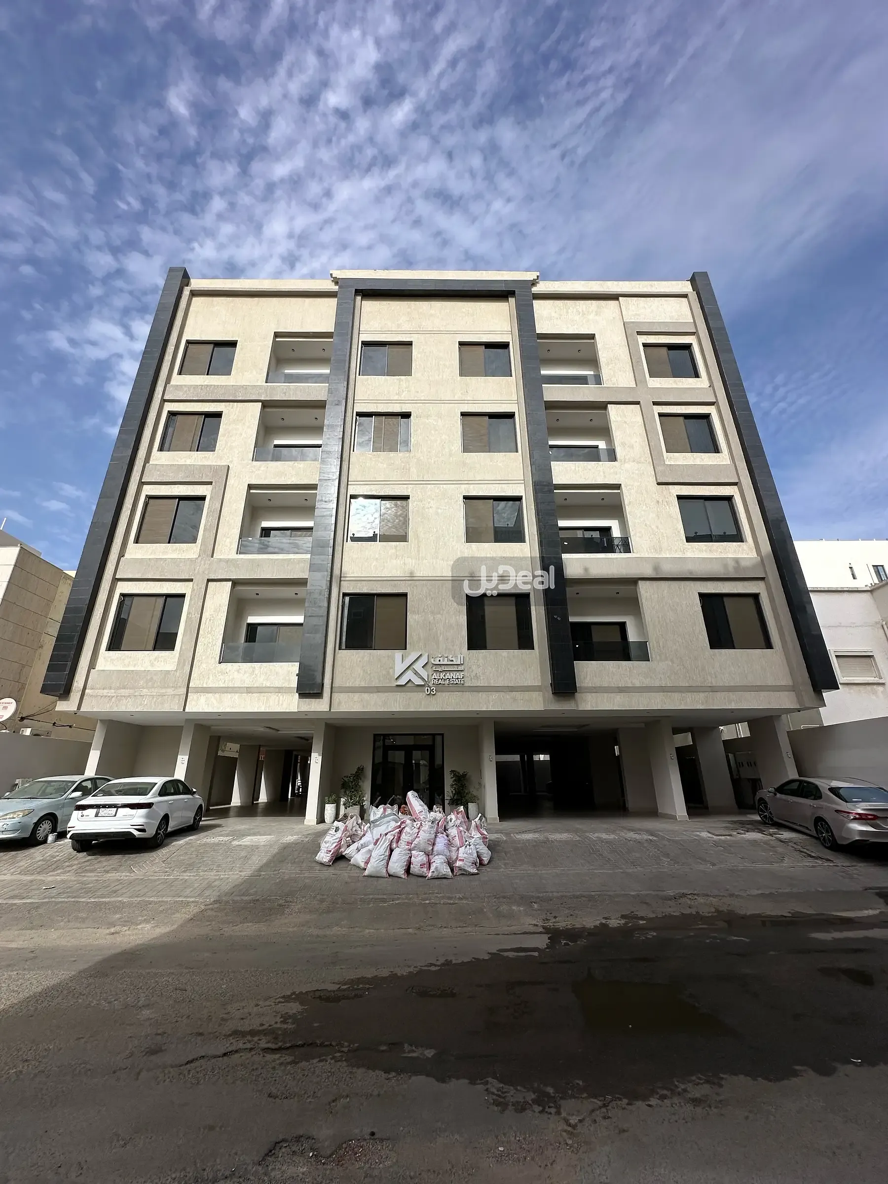 حي الصفا بمدينة جدة  مساحة الوحدة من الأرض 40.1 متر   وتختص من المنافع والأجزاء المشتركة بمساحة 85.56 متر