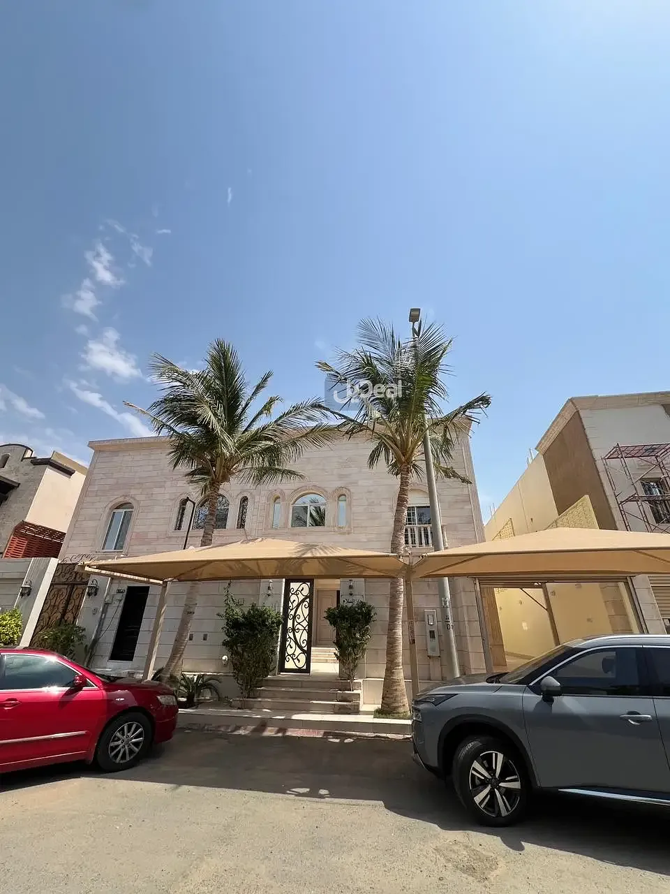 حي  البساتين  بمدينة جدة .