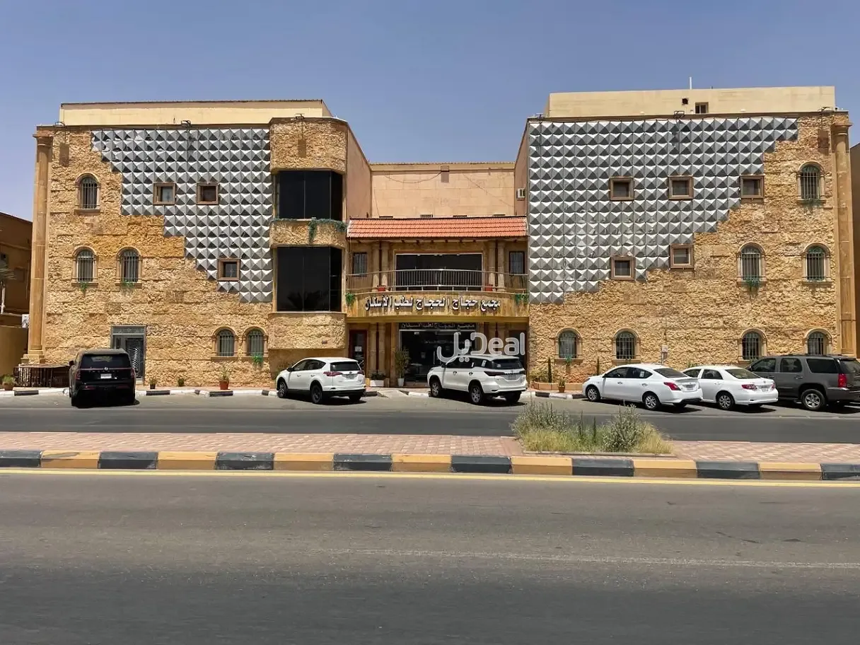 مجمع للبيع