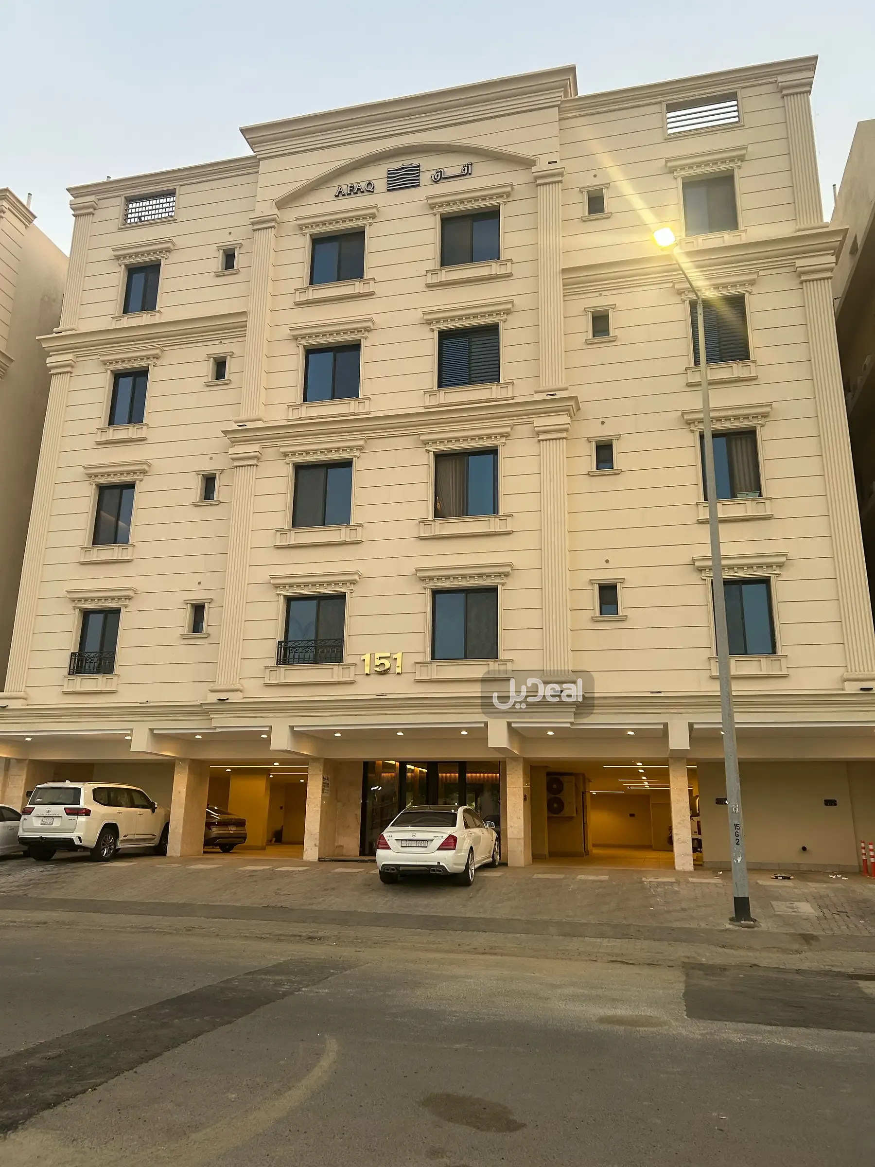 حي الواحة بمدينة جدة  مساحة الوحدة من الأرض 37.05 متر   وتختص من المنافع والأجزاء المشتركة بمساحة 79.94 متر