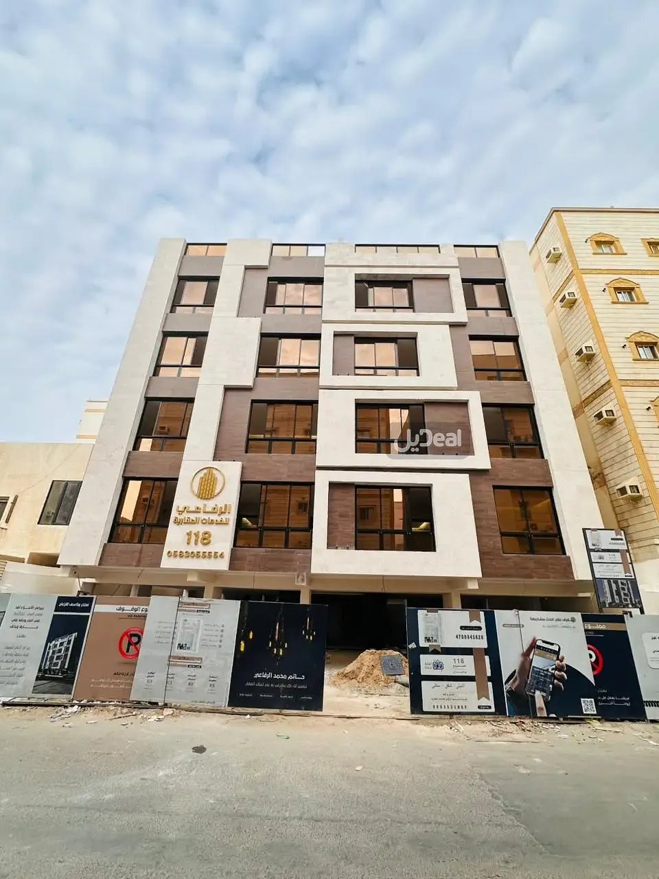 حي البوادى بمدينة جدة  مساحة الوحدة من الأرض 37.1 متر   وتختص من المنافع والأجزاء المشتركة بمساحة 79.1 متر