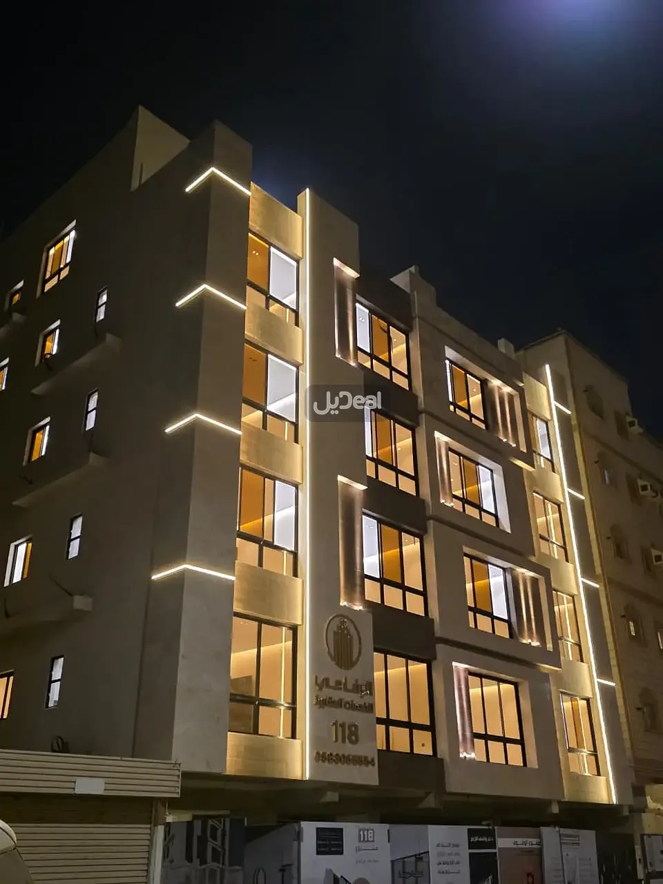 حي البوادى بمدينة جدة  مساحة الوحدة من الأرض 37.1 متر   وتختص من المنافع والأجزاء المشتركة بمساحة 79.1 متر