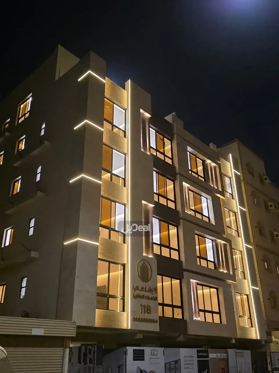 حي البوادى بمدينة جدة  مساحة الوحدة من الأرض 37.1 متر   وتختص من المنافع والأجزاء المشتركة بمساحة 79.1 متر
